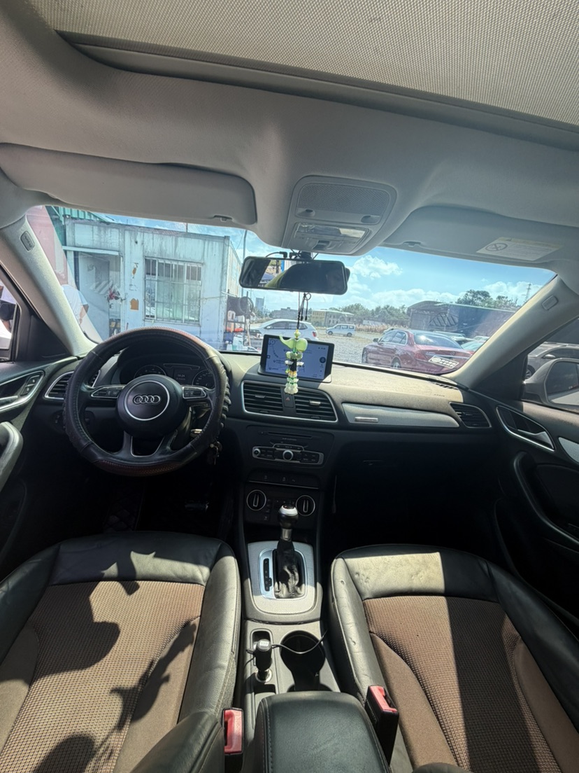 Audi Q3 2017 car image #6