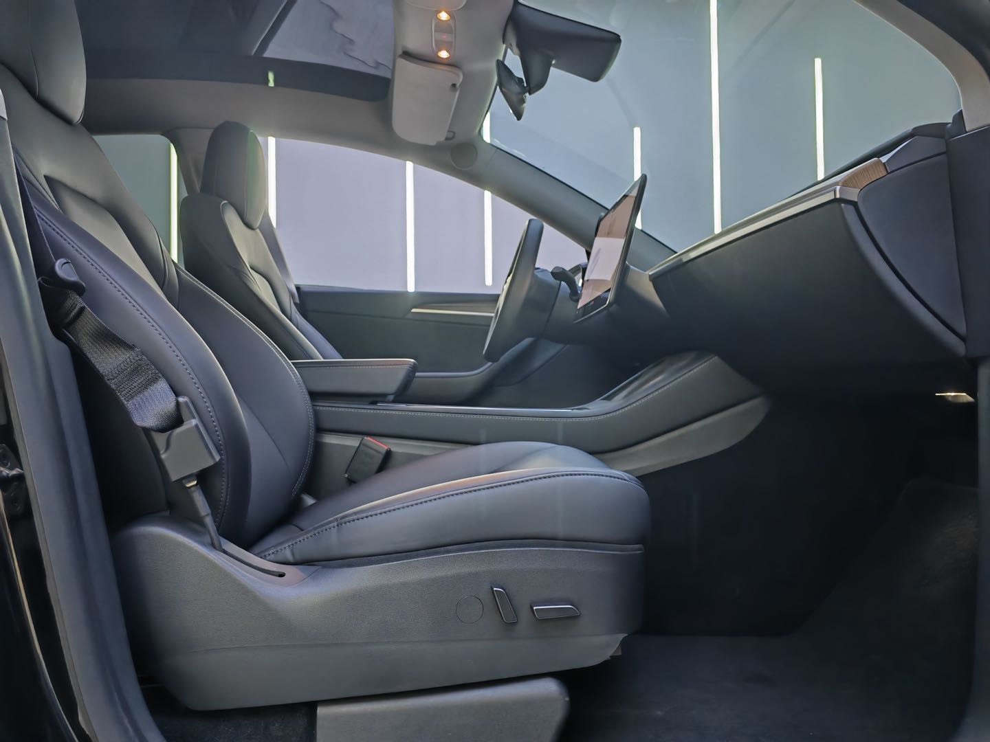 Tesla Model Y 2021 #5 Tesla Model Y 2021 car image #5
