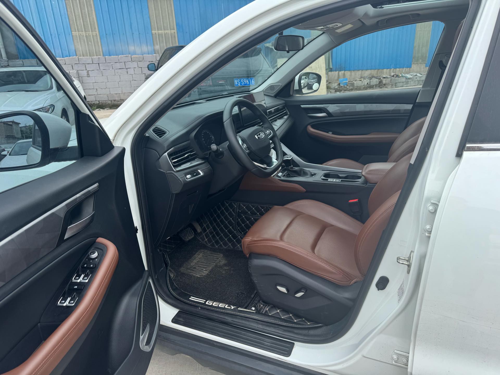 GEELY Vision X6 2023 image de voiture #5