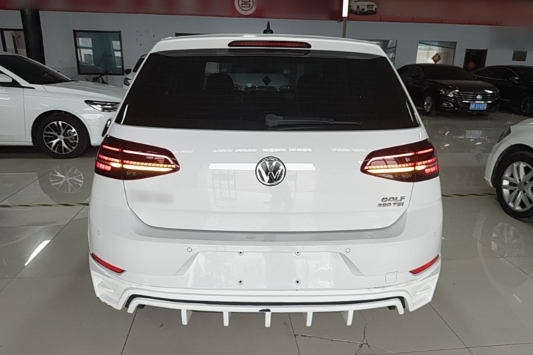 Volkswagen Golf 2020 car image #4
