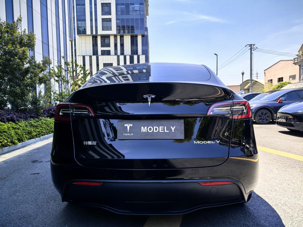 Tesla Model Y 2021 #5 Tesla Model Y 2021 car image #5