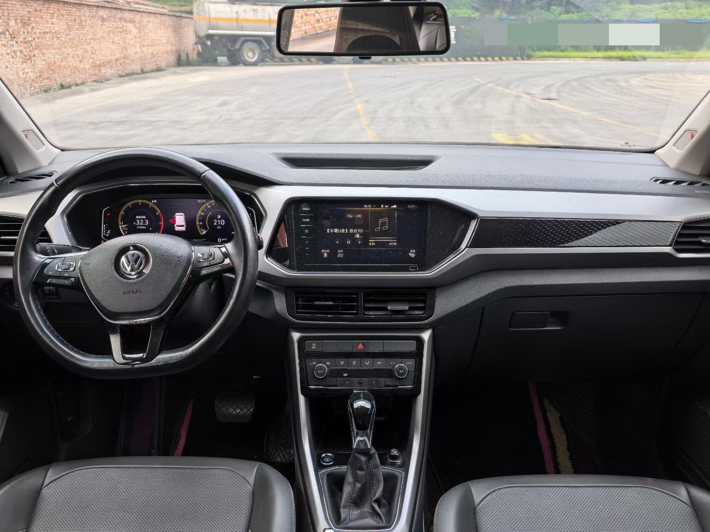 Volkswagen T-Cross 2021 immagine di auto #4