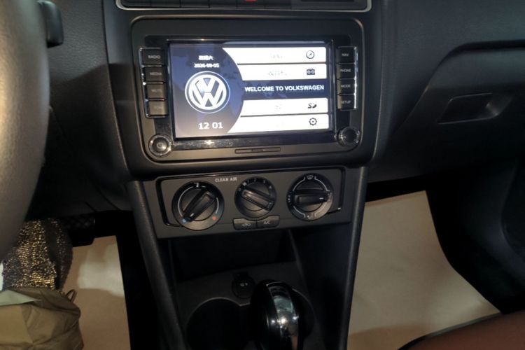 Volkswagen Polo 2017 car image #13