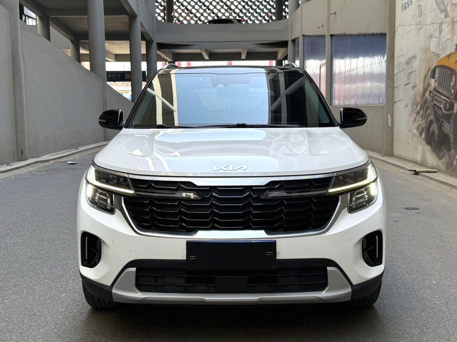 Kia Seltos 2023 car image #3