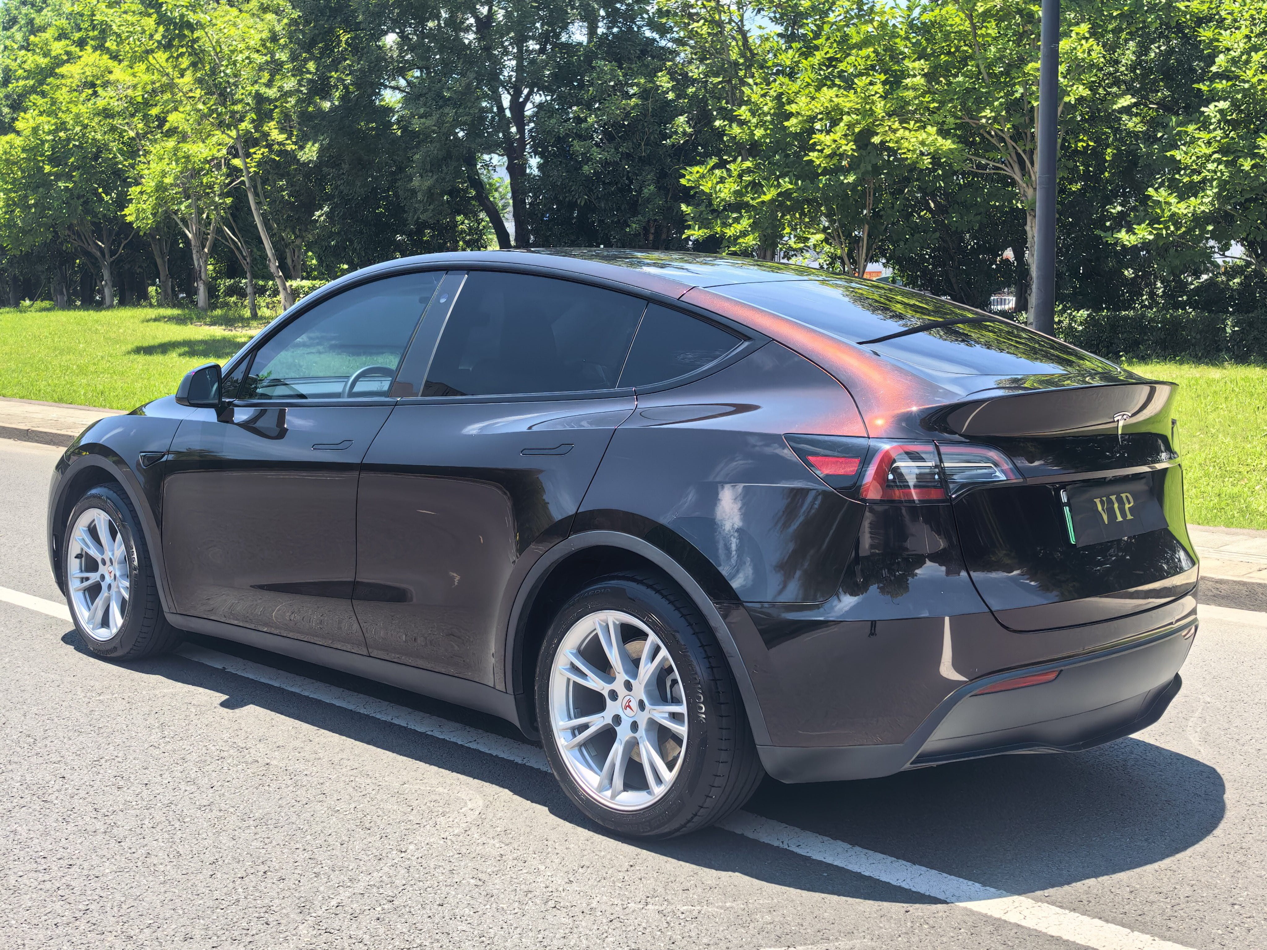 Tesla Model Y 2023 car image #10