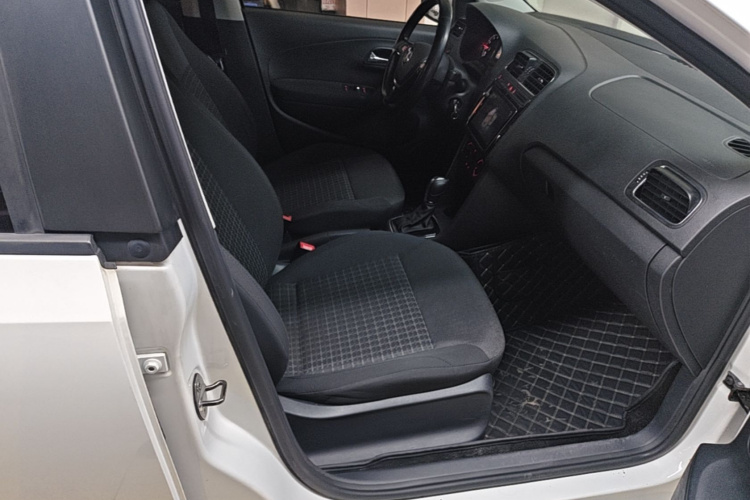 Volkswagen Polo 2019 #24 Volkswagen Polo 2019 car image #24
