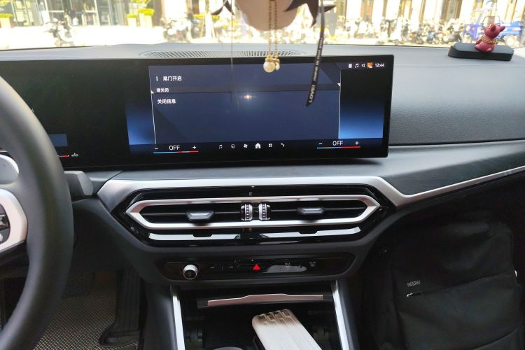 BMW 3 Series 2024 car image #29