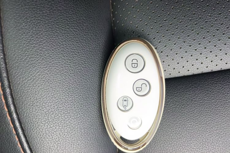 BYD Yuan 2017 #9 BYD Yuan 2017 car image #9