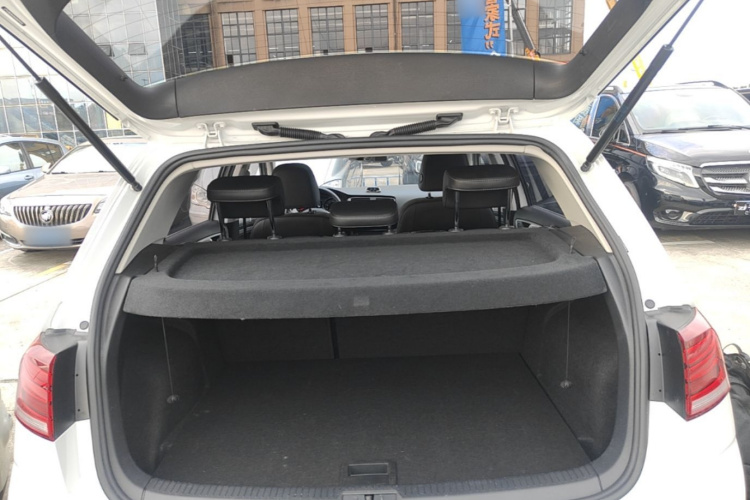 Volkswagen Golf 2019 car image #19
