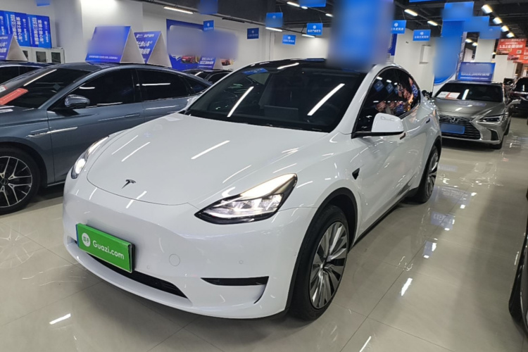 Tesla Model Y 2023 #2 Tesla Model Y 2023 car image #2