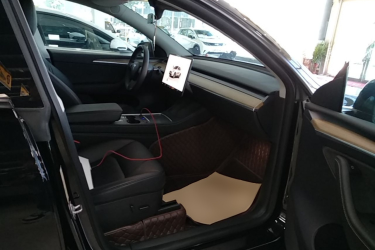 Tesla Model Y 2011 #24 Tesla Model Y 2011 immagine di auto #24