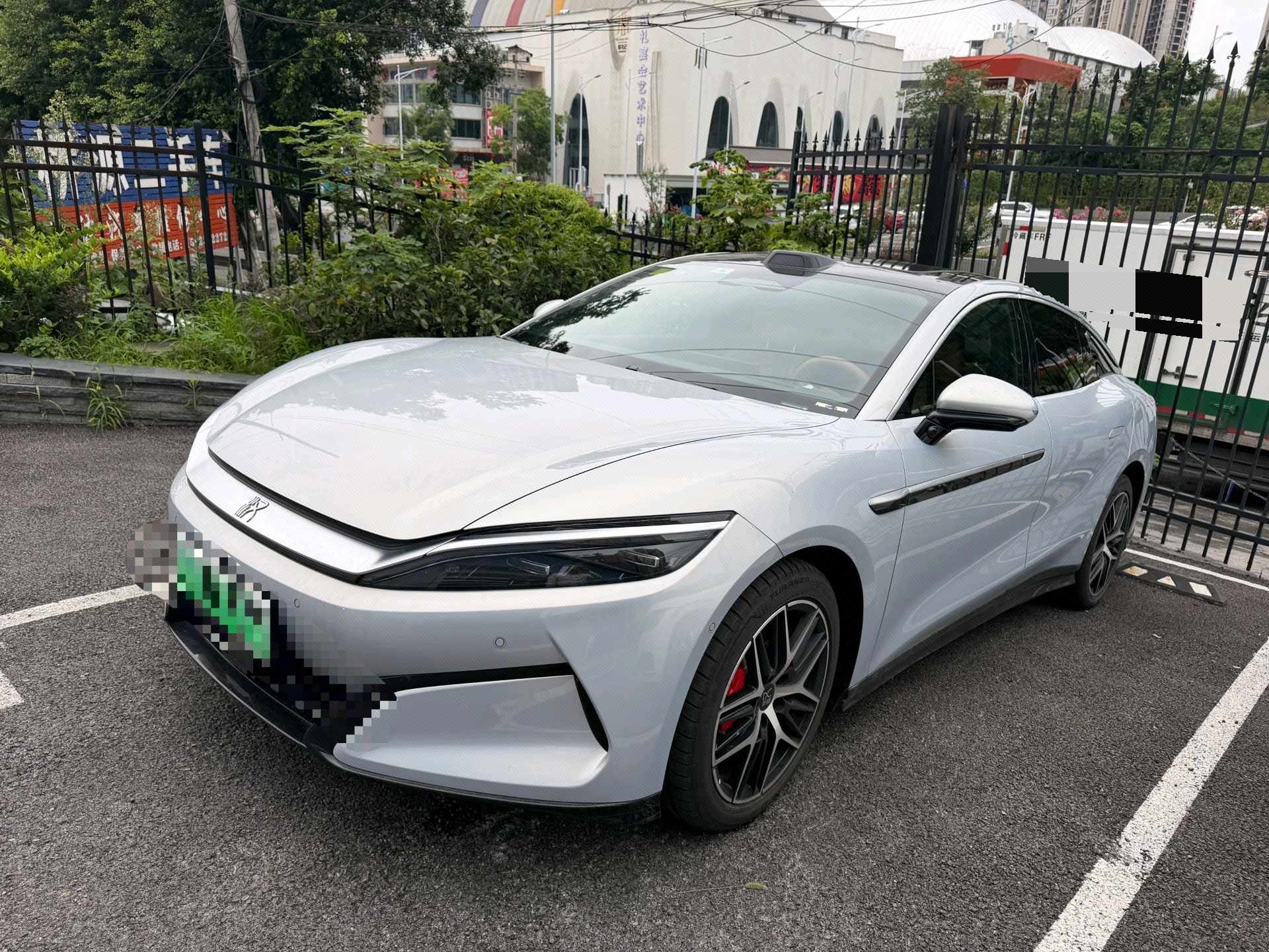 BYD HanL 2025 BYD HanL 2025 car image