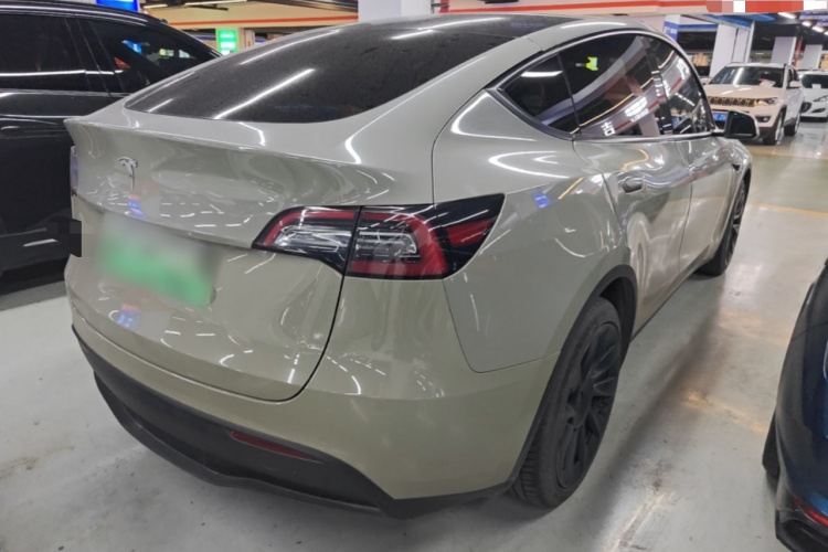 Tesla Model Y 2021 car image #7