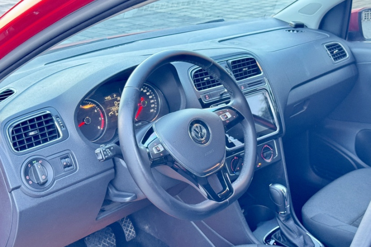 Volkswagen Polo 2018 car image #17