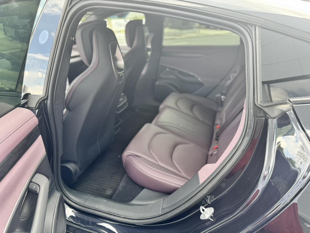 MI SU7 2024 immagine di auto #9