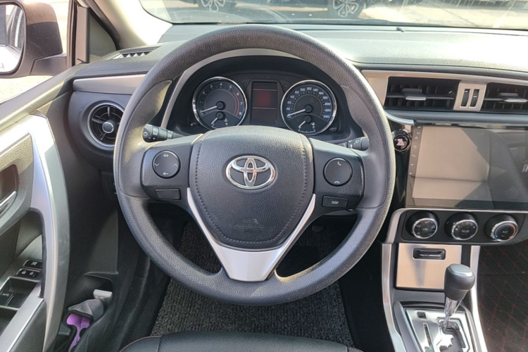 Toyota Corolla 2017 immagine di auto #11