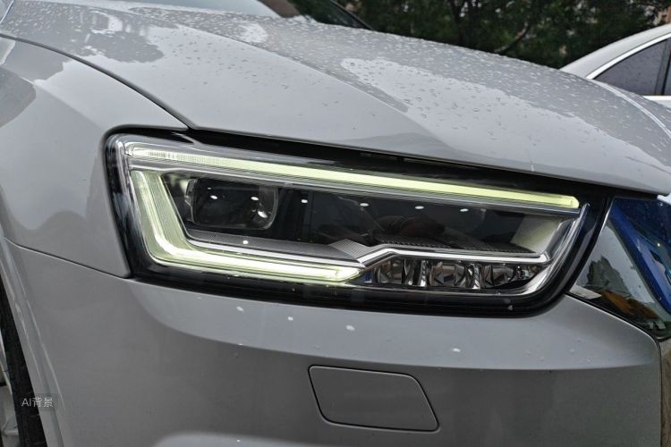 Audi Q3 2018 car image #8