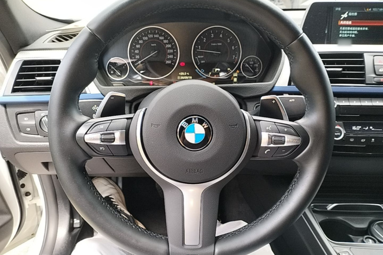 BMW 3 Series 2018 #11 BMW 3 Series 2018 car image #11