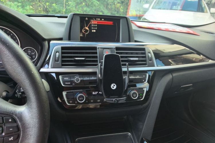 BMW 3 Series 2017 #17 BMW 3 Series 2017 immagine di auto #17