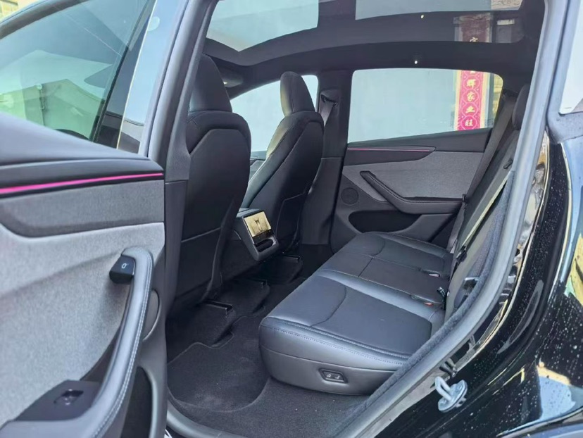 Tesla Model Y 2026 #5 Tesla Model Y 2026 صورة سيارة #5