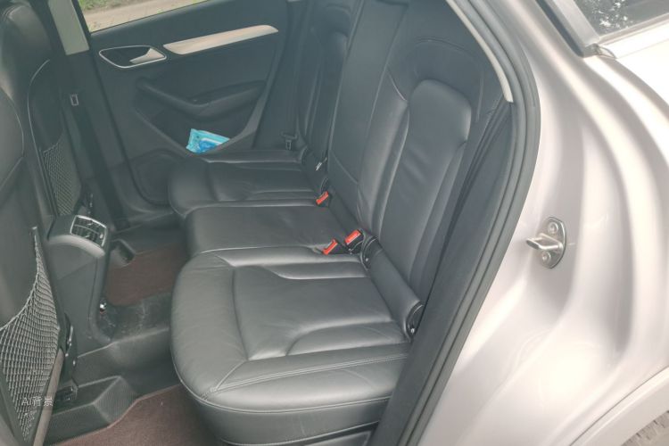 Audi Q3 2016 car image #19