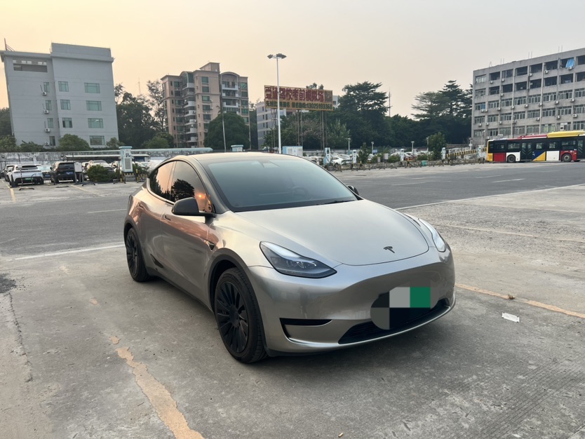 Tesla Model Y 2023 car image #3
