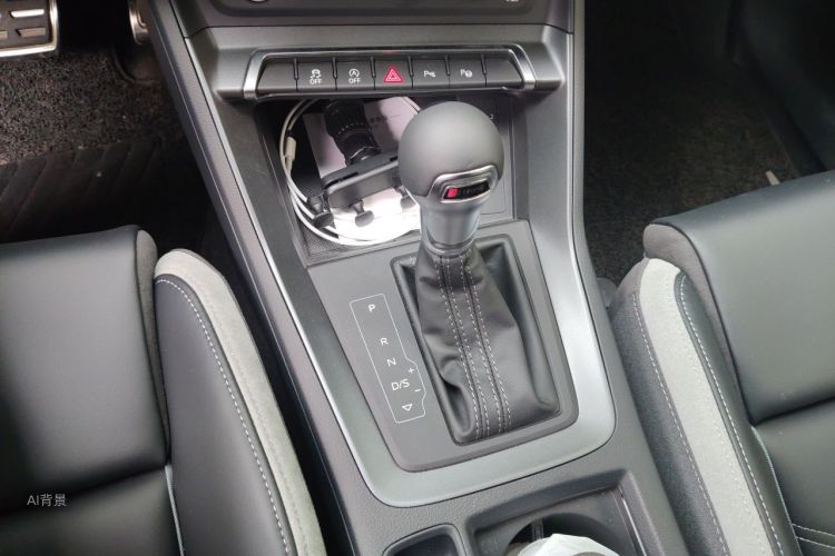 Audi Q3 2024 imagem de carro #16