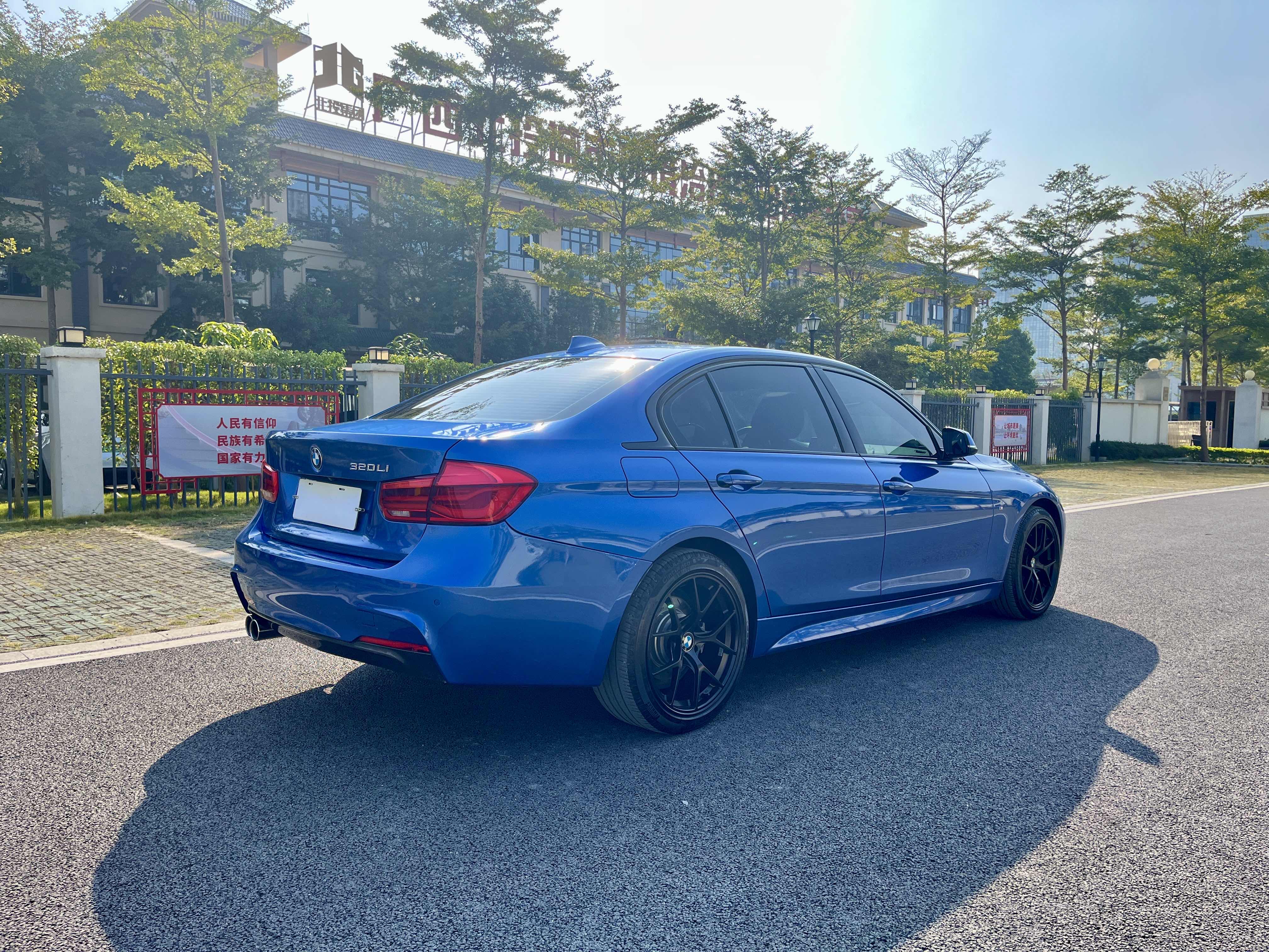 BMW 3 Series 2018 car image #11