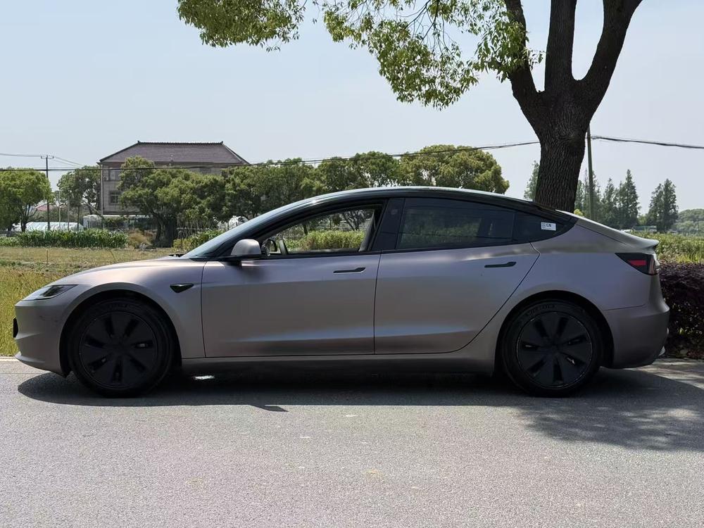 Tesla Model 3 2023 car image #3