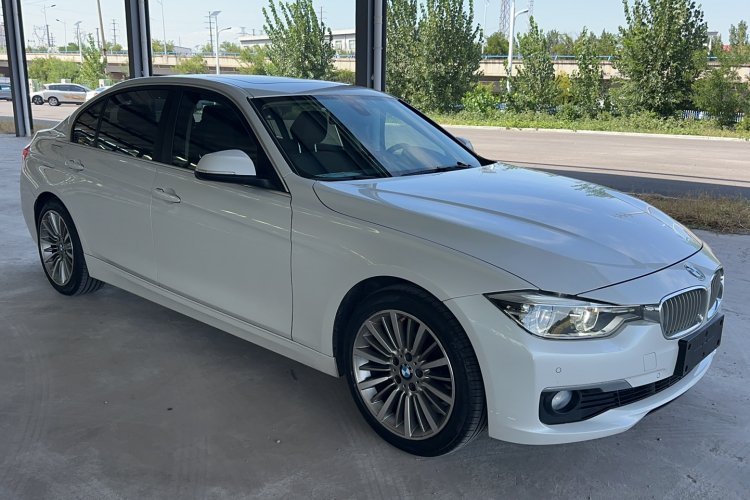 BMW 3 Series 2018 immagine di auto #4