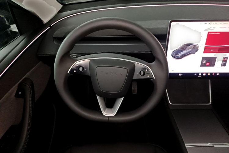 Tesla Model Y 2025 car image #11