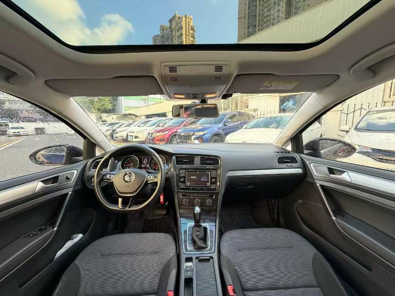 Volkswagen Golf 2018 car image #8