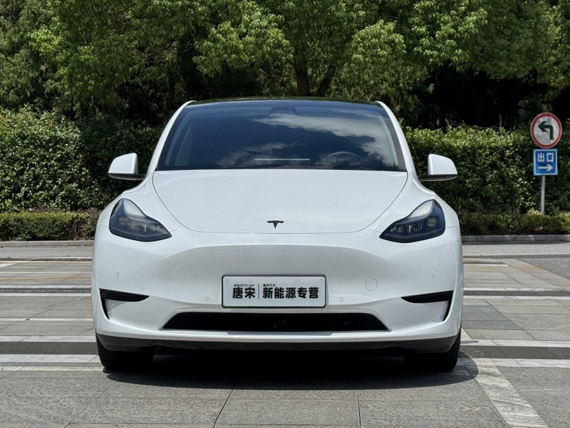 Tesla Model Y 2022 #2 Tesla Model Y 2022 car image #2