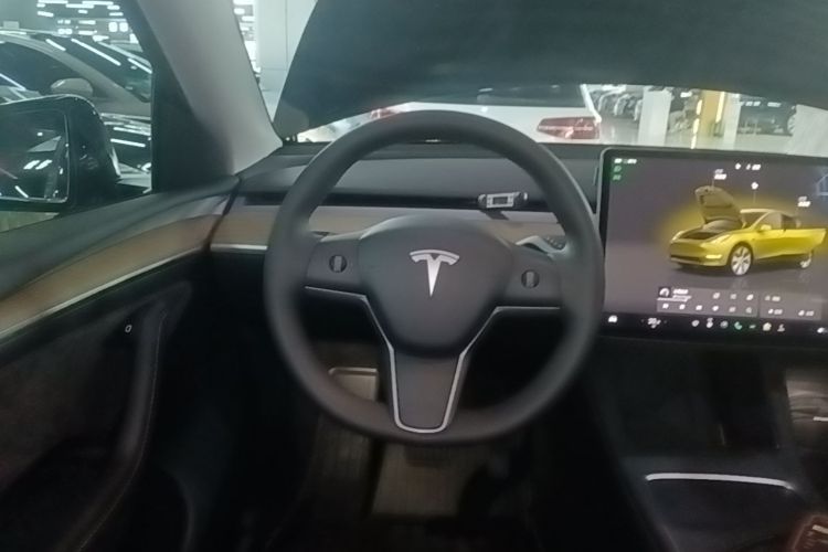 Tesla Model Y 2022 car image #11