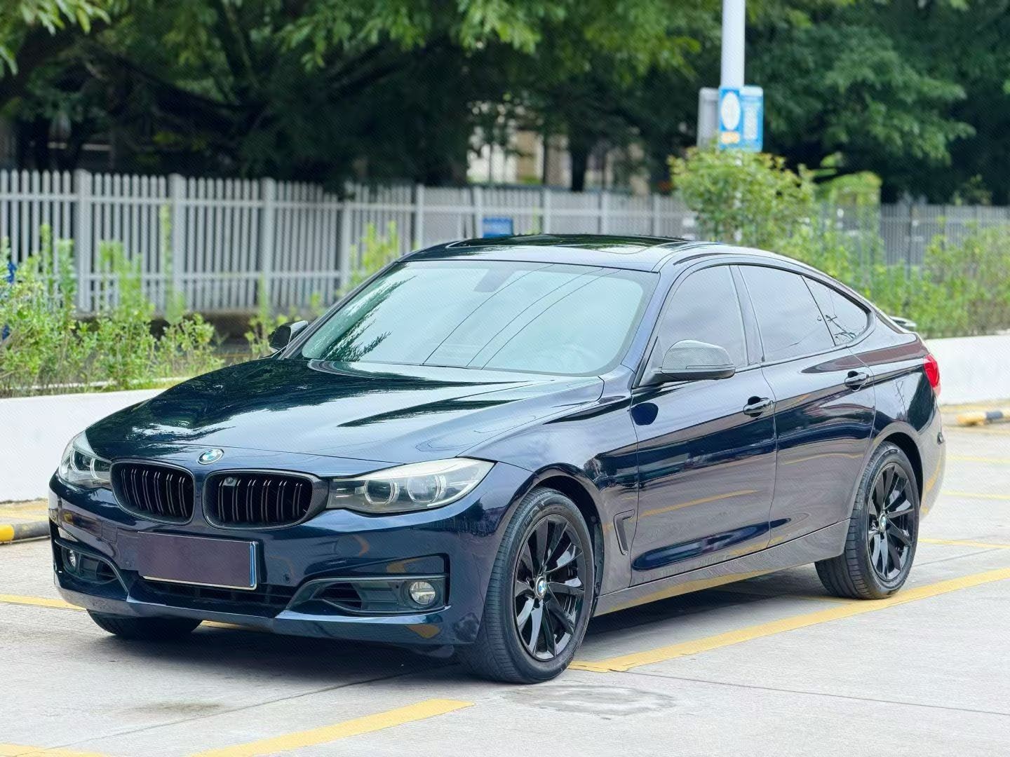 BMW 3 Series GT 2018 car image 