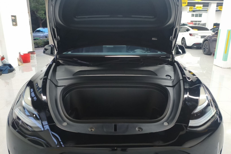 Tesla Model Y 2023 car image #22