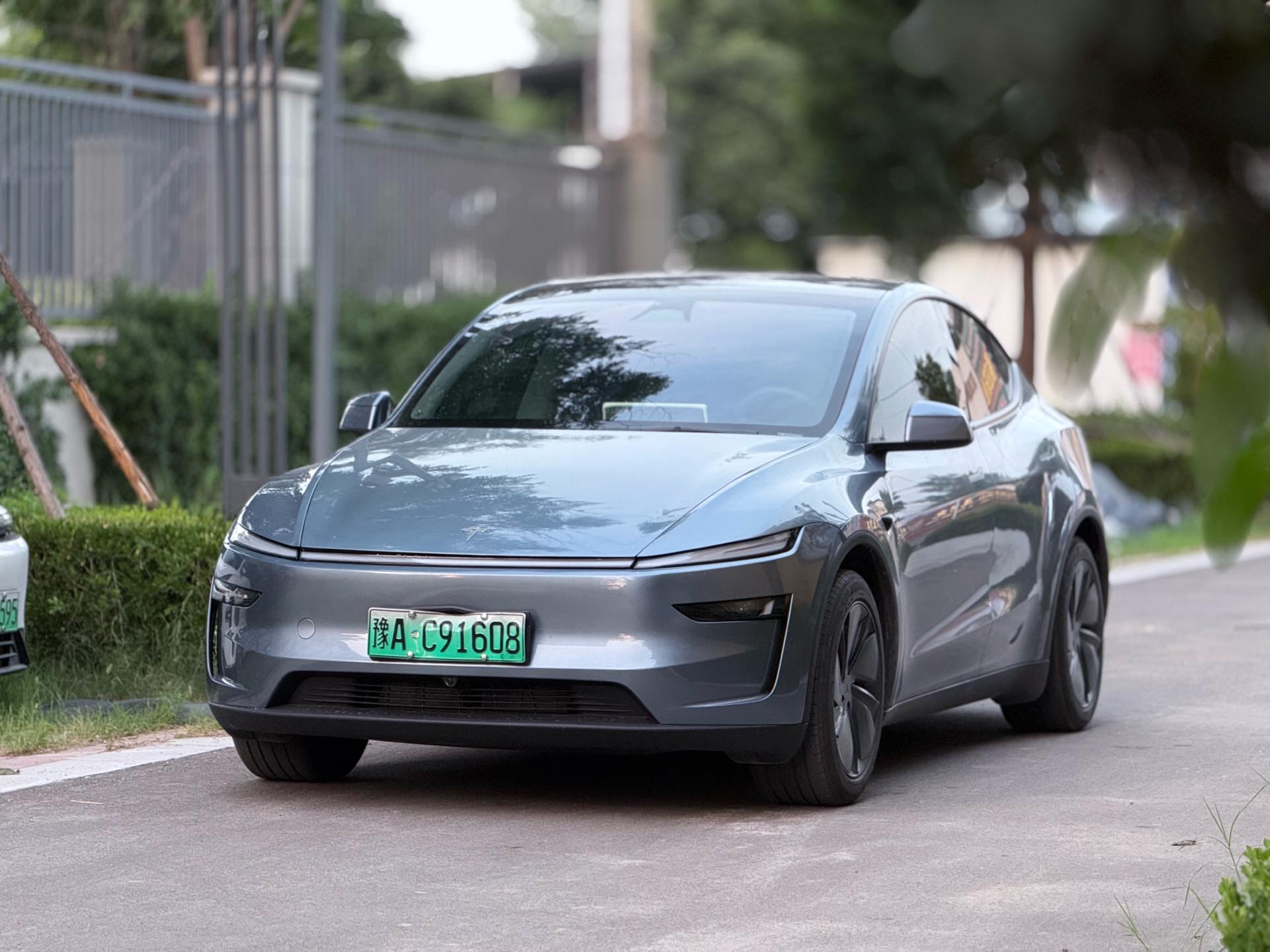 Tesla Model Y 2025 car image 