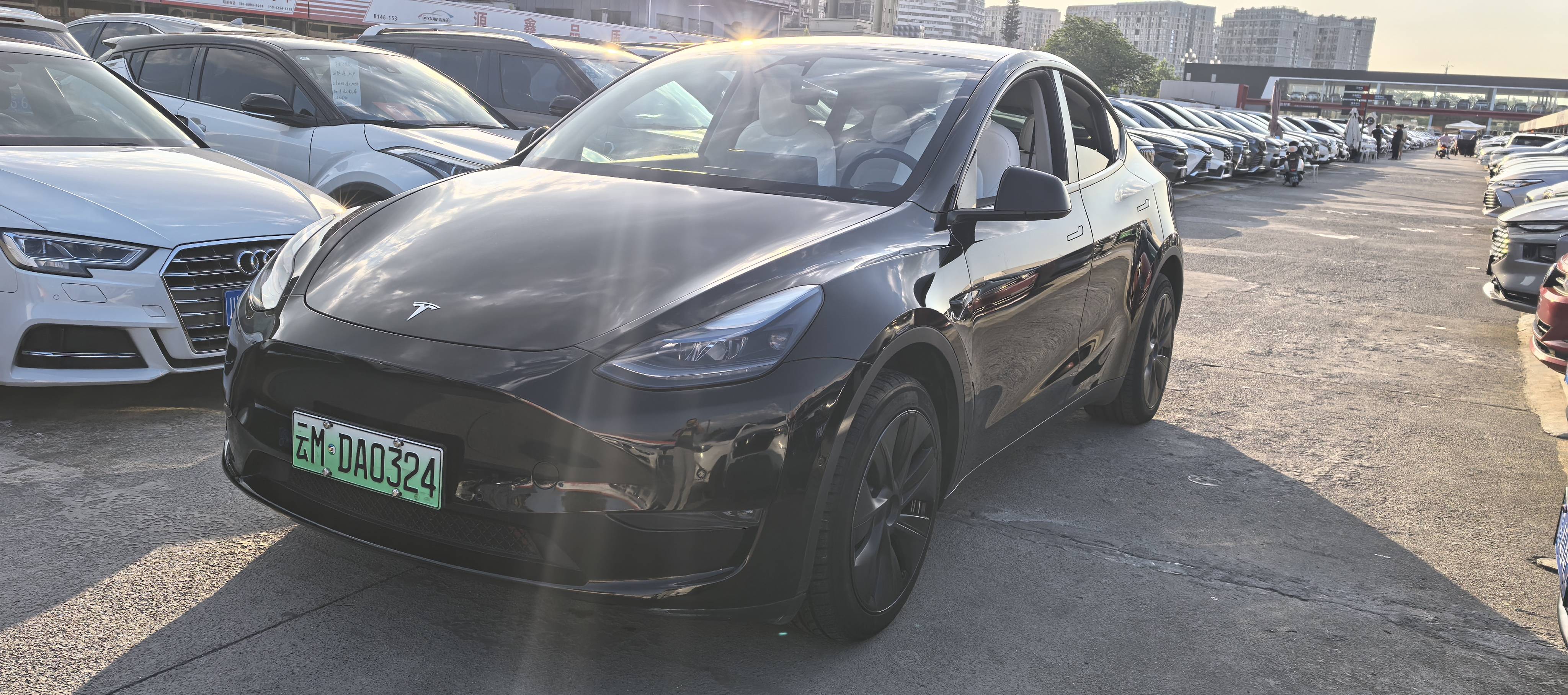 Tesla Model Y 2024 Tesla Model Y 2024 immagine di auto