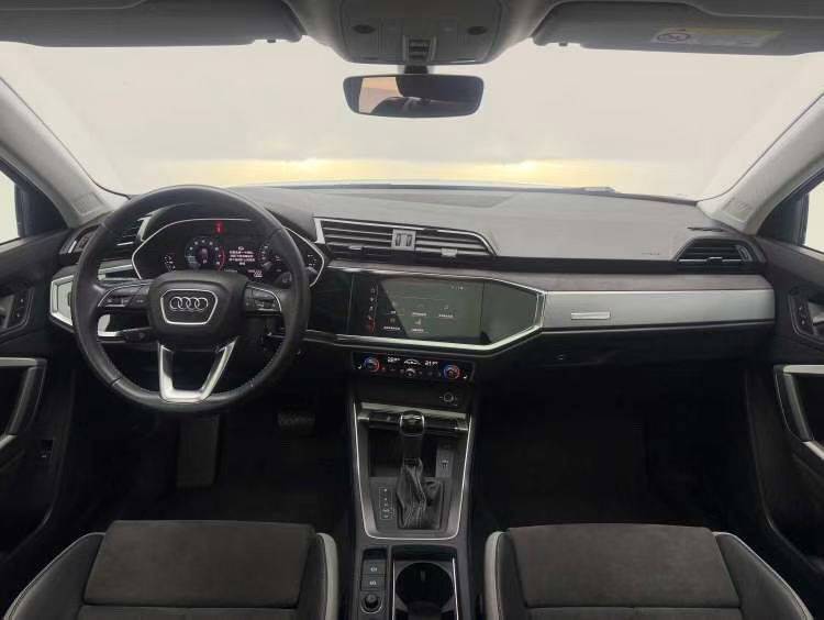 Audi Q3 2019 car image #6