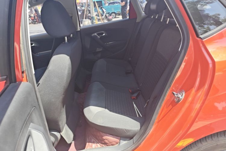 Volkswagen Polo 2016 car image #17