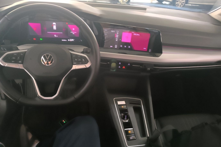 Volkswagen Golf 2021 car image #10