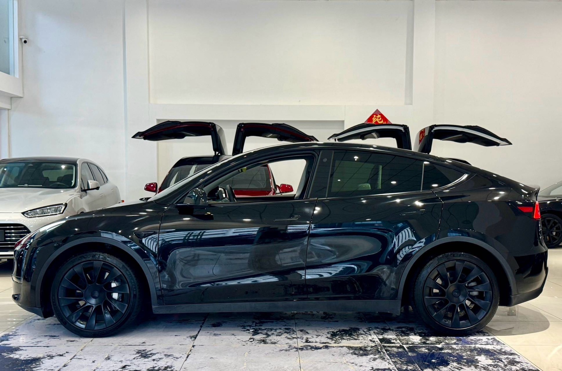 Tesla Model Y 2021 car image #11