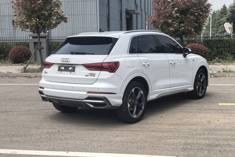Audi Q3 2020 car image #6