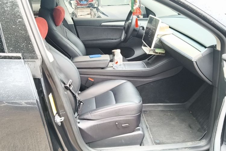 Tesla Model Y 2024 car image #24