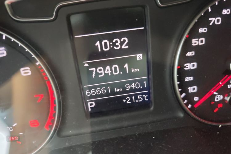 Audi Q3 2017 car image #14