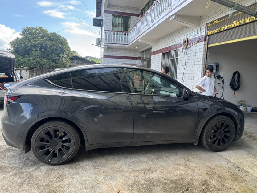 Tesla Model Y 2024 car image #5