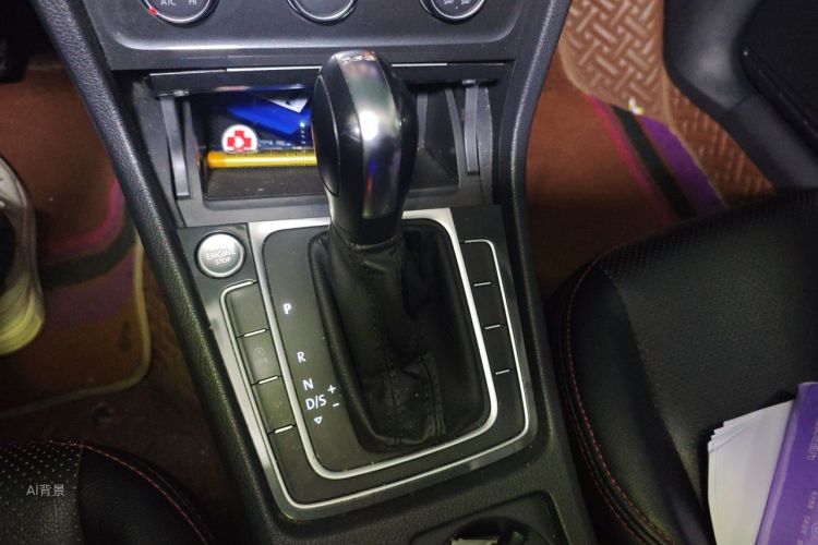 Volkswagen Golf 2020 car image #16