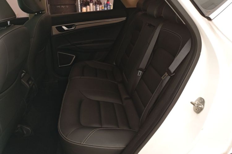 GEELY Emgrand GS 2018 car image #17