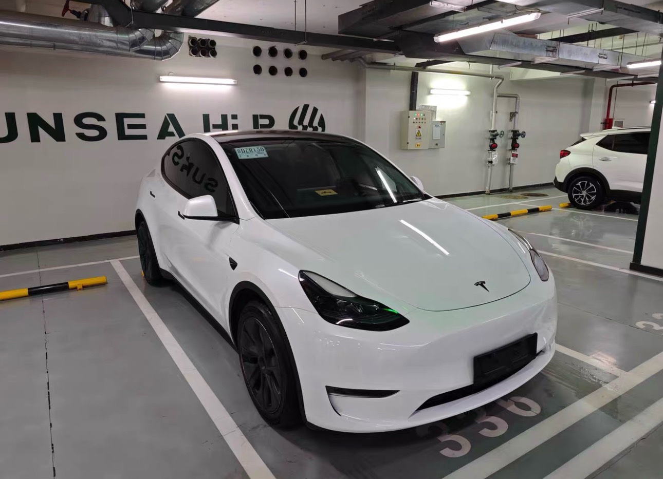 Tesla Model Y 2024 #2 Tesla Model Y 2024 car image #2