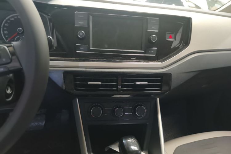 Volkswagen Polo 2019 car image #13